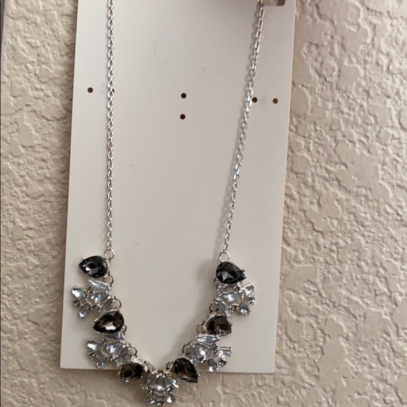 nice beautiful black and white/sliver necklace - Picture 2 of 2